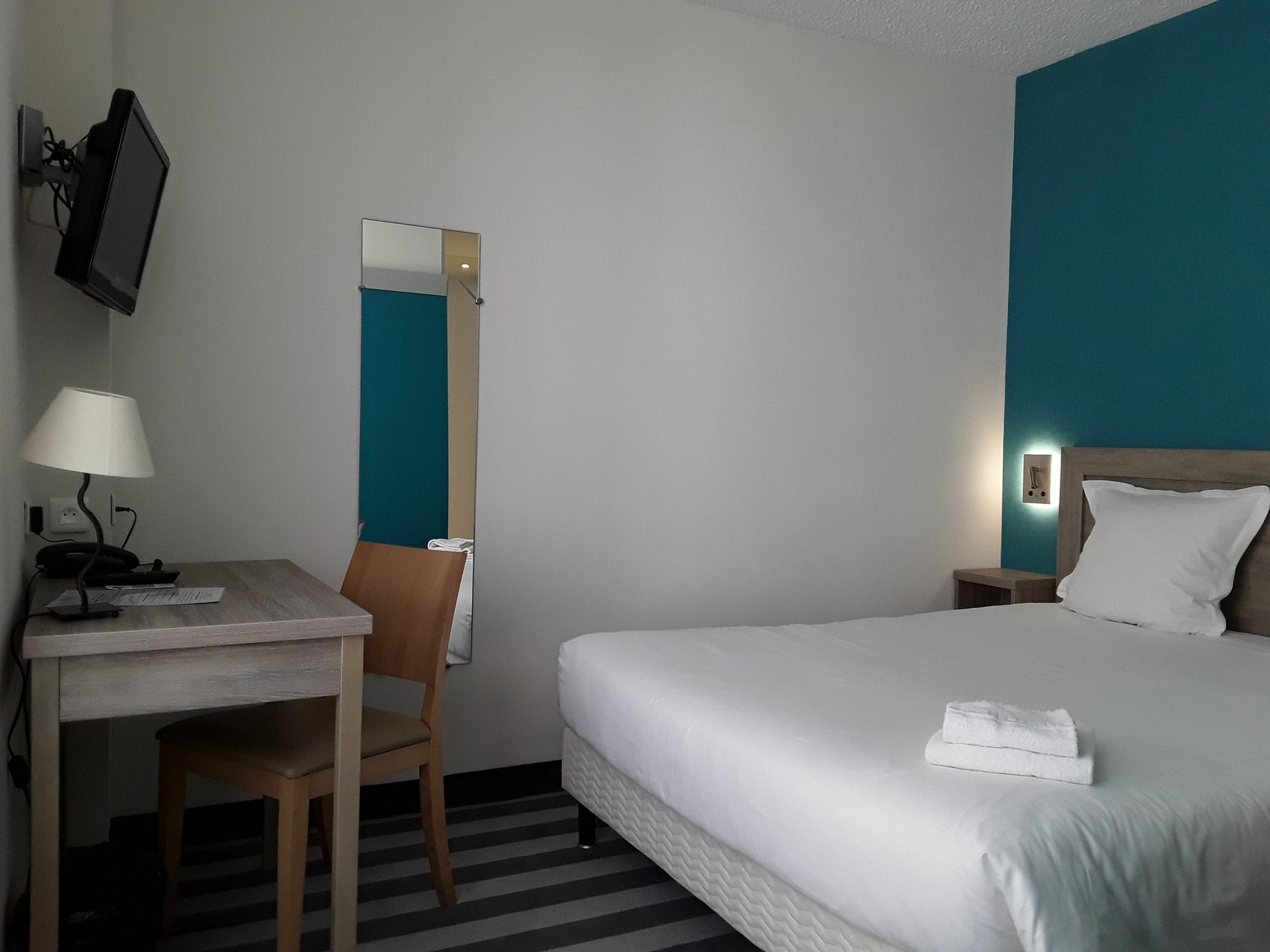 Logis Hotel De L'Europe Poitiers Kültér fotó