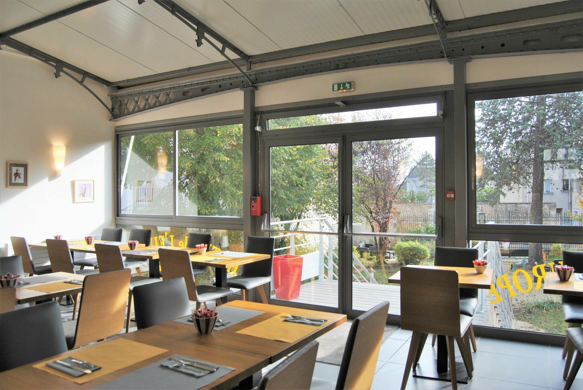 Logis Hotel De L'Europe Poitiers Kültér fotó